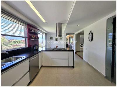 Casa de 3 alcobas en venta en Loma Benedictinos, Envigado, 320 m² · foto 17 de 20