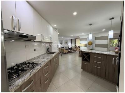 Apartamento de 2 alcobas en venta en El Poblado Provenza, Medellín, 103 m² · foto 11 de 20