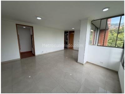 Apartamento de 2 alcobas en venta en Poblado Loma De Yarumo, Medellín, 75 m² · foto 3 de 20