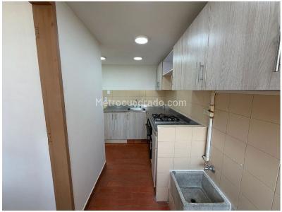Apartamento de 2 alcobas en venta en Poblado Loma De Yarumo, Medellín, 75 m² · foto 12 de 20