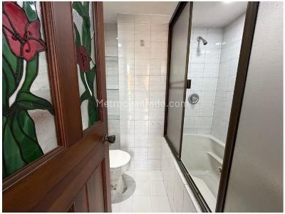 Apartamento de 2 alcobas en venta en Poblado Loma De Yarumo, Medellín, 75 m² · foto 16 de 20