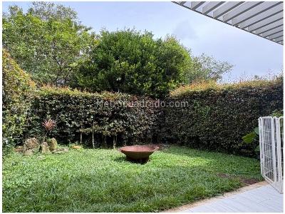 Casa de 3 alcobas en venta en Loma Del Chocho, Envigado, 184 m² · foto 2 de 14