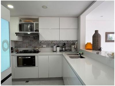 Casa de 3 alcobas en venta en Loma Del Chocho, Envigado, 184 m² · foto 4 de 14