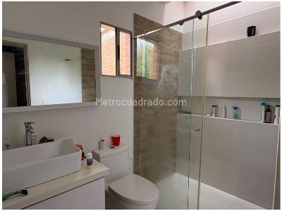 Casa de 3 alcobas en venta en Loma Del Chocho, Envigado, 184 m² · foto 13 de 14