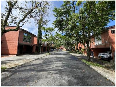 Casa de 3 alcobas en venta en Loma Del Chocho, Envigado, 184 m² · foto 14 de 14