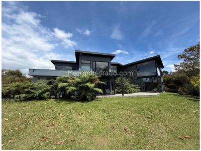 Casa de 5 alcobas en venta en Poblado Palmas, Medellín, 526 m² · foto 2 de 20