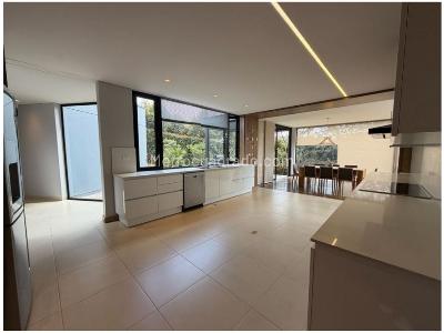 Casa de 5 alcobas en venta en Poblado Palmas, Medellín, 526 m² · foto 12 de 20