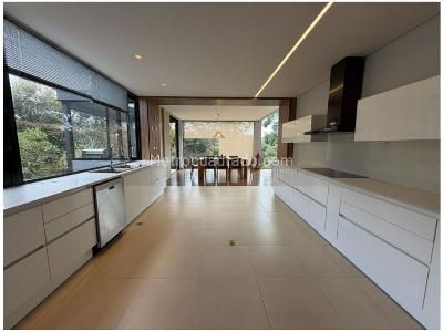 Casa de 5 alcobas en venta en Poblado Palmas, Medellín, 526 m² · foto 13 de 20