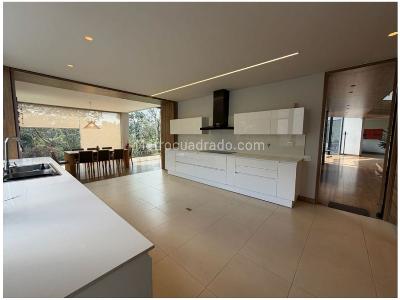 Casa de 5 alcobas en venta en Poblado Palmas, Medellín, 526 m² · foto 15 de 20