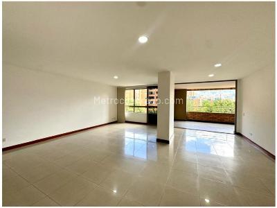 Apartamento de 3 alcobas en venta en Poblado Sector Campestre, Medellín, 170 m² · foto 3 de 20