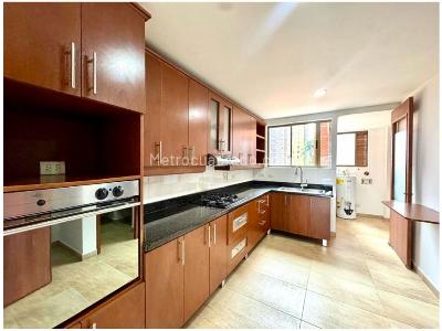 Apartamento de 3 alcobas en venta en Poblado Sector Campestre, Medellín, 170 m² · foto 11 de 20