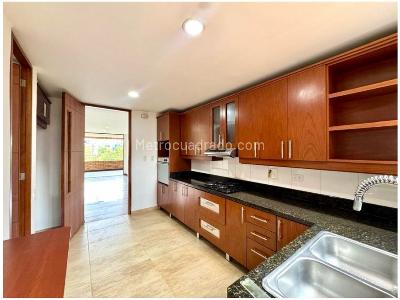 Apartamento de 3 alcobas en venta en Poblado Sector Campestre, Medellín, 170 m² · foto 13 de 20