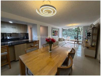 Apartamento en venta en Loma De Los Bernal, Medellín · foto 2 de 20