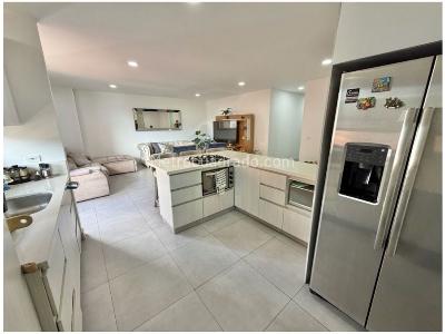 Apartamento de 3 alcobas en venta en Lorena, Medellín, 102 m² · foto 4 de 14
