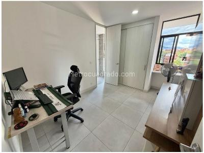 Apartamento de 3 alcobas en venta en Lorena, Medellín, 102 m² · foto 8 de 14
