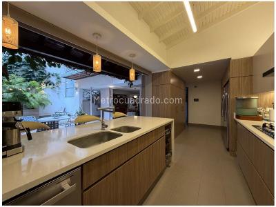 Casa de 4 alcobas en venta en Laureles, Medellín, 398 m² · foto 16 de 20