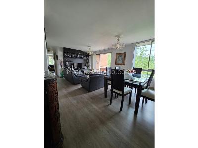 Apartamento de 3 alcobas en venta en Poblado Loma De Yarumo, Medellín, 125 m² · foto 3 de 12