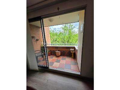 Apartamento de 3 alcobas en venta en Poblado Loma De Yarumo, Medellín, 125 m² · foto 4 de 12