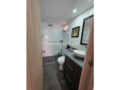 Apartamento de 3 alcobas en venta en Poblado Loma De Yarumo, Medellín, 125 m² · foto 11 de 12