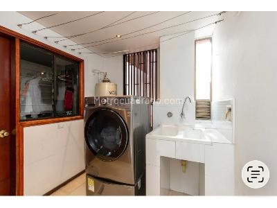 Apartamento de 4 alcobas en venta en El Poblado Las Lomas, Medellín, 226 m² · foto 10 de 19