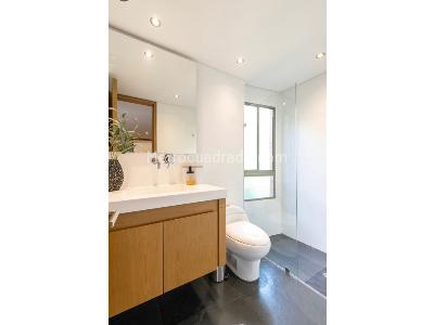 Apartamento de 4 alcobas en venta en El Poblado Las Lomas, Medellín, 226 m² · foto 12 de 19