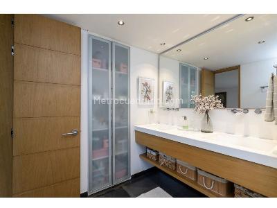 Apartamento de 4 alcobas en venta en El Poblado Las Lomas, Medellín, 226 m² · foto 13 de 19