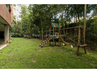 Apartamento de 4 alcobas en venta en El Poblado Las Lomas, Medellín, 226 m² · foto 18 de 19