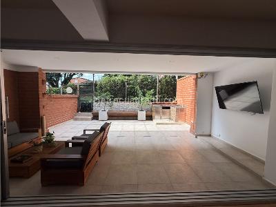 Casa de 3 alcobas en venta en El Poblado El Tesoro, Medellín, 220 m² · foto 3 de 13