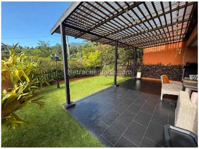 Casa de 3 alcobas en venta en Loma Del Chocho, Envigado, 252 m² · foto 4 de 17