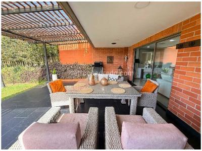 Casa de 3 alcobas en venta en Loma Del Chocho, Envigado, 252 m² · foto 5 de 17