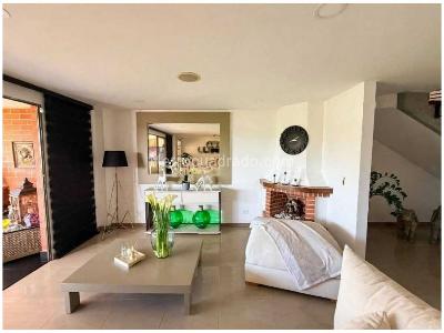 Casa de 3 alcobas en venta en Loma Del Chocho, Envigado, 252 m² · foto 7 de 17