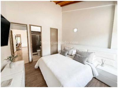 Casa de 3 alcobas en venta en Loma Del Chocho, Envigado, 252 m² · foto 11 de 17