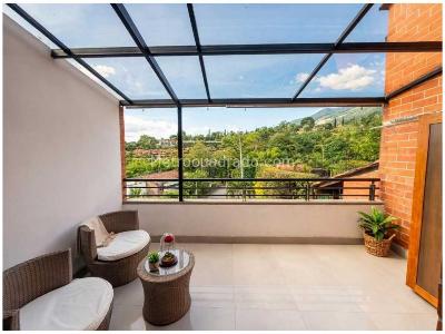 Casa de 3 alcobas en venta en Loma Del Chocho, Envigado, 252 m² · foto 12 de 17