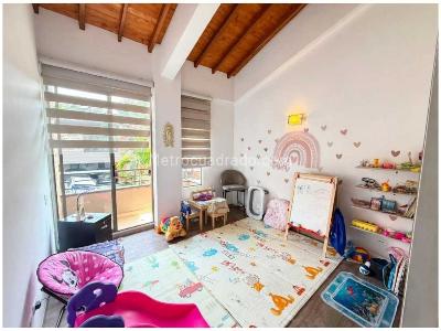 Casa de 3 alcobas en venta en Loma Del Chocho, Envigado, 252 m² · foto 14 de 17