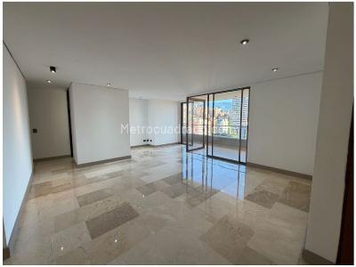 Apartamento de 3 alcobas en venta en El Poblado Loma De Los Parra, Medellín, 134 m² · foto 2 de 20