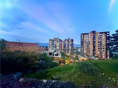 Apartamento de 4 alcobas en venta en Altos De La Colina, Bogotá, 170 m² · foto 2 de 20