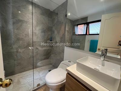 Apartamento de 2 alcobas en venta en El Refugio Chico, Bogotá, 135 m² · foto 11 de 18