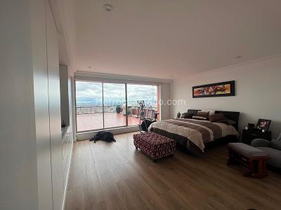 Apartamento de 2 alcobas en venta en El Refugio Chico, Bogotá, 135 m² · foto 3 de 18