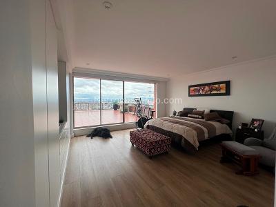 Apartamento de 2 alcobas en venta en El Refugio Chico, Bogotá, 135 m² · foto 7 de 18