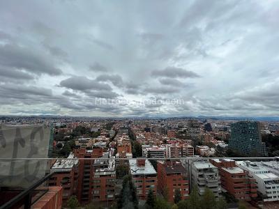 Apartamento de 2 alcobas en venta en El Refugio Chico, Bogotá, 135 m² · foto 2 de 18