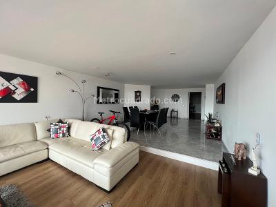 Apartamento de 2 alcobas en venta en El Refugio Chico, Bogotá, 135 m² · foto 4 de 18