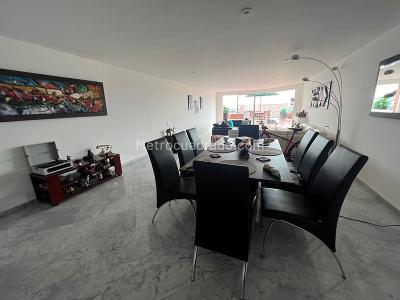 Apartamento de 2 alcobas en venta en El Refugio Chico, Bogotá, 135 m² · foto 9 de 18