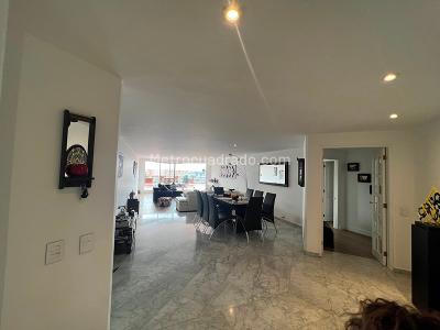 Apartamento de 2 alcobas en venta en El Refugio Chico, Bogotá, 135 m² · foto 5 de 18