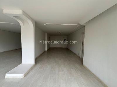 Apartamento de 4 alcobas en venta en Los Rosales Chico, Bogotá, 348 m² · foto 4 de 20