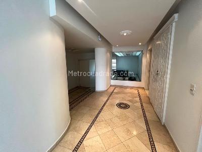 Apartamento de 4 alcobas en venta en Los Rosales Chico, Bogotá, 348 m² · foto 2 de 20