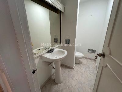 Apartamento de 4 alcobas en venta en Los Rosales Chico, Bogotá, 348 m² · foto 18 de 20