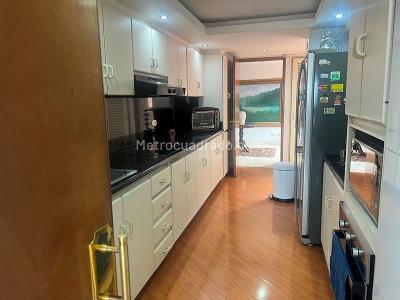 Apartamento de 3 alcobas en venta en Rosales Otro, Bogotá, 170 m² · foto 12 de 16