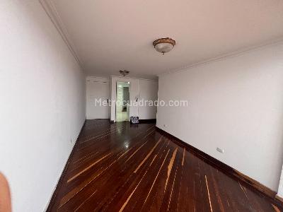 Apartamento de 3 alcobas en venta en Altos De Santa Barbara, Bogotá, 76 m² · foto 2 de 19