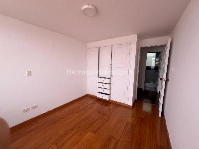 Apartamento de 3 alcobas en venta en Altos De Santa Barbara, Bogotá, 76 m² · foto 8 de 19