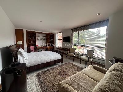 Apartamento de 4 alcobas en venta en Santa Barbara Alta Usaquen, Bogotá, 240 m² · foto 16 de 18
